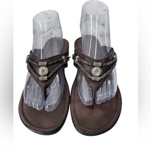 Minnetonka Women’s 9 Brown Leather Thong Sandals Braided Silver Medallion Boho